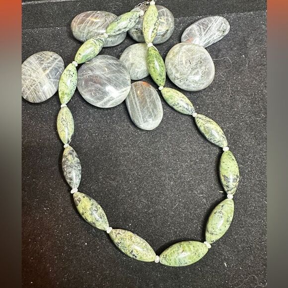 16" Vintage GSJ nephrite jade, pearl and sterling silver clasp necklace! - Picture 6 of 14